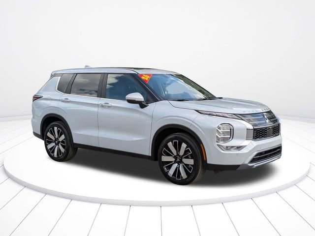 New 2026 Mitsubishi Outlander SE FWD image 2