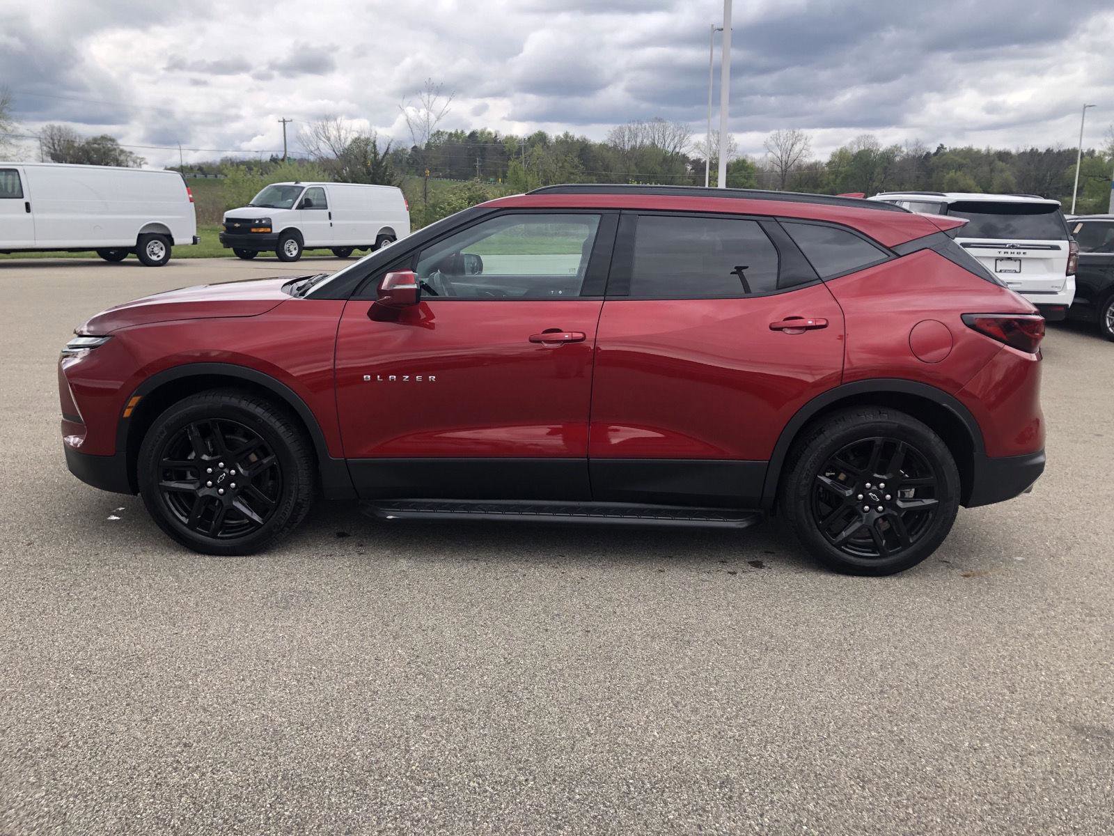 Used 2024 Chevrolet Blazer LT FWD image 2