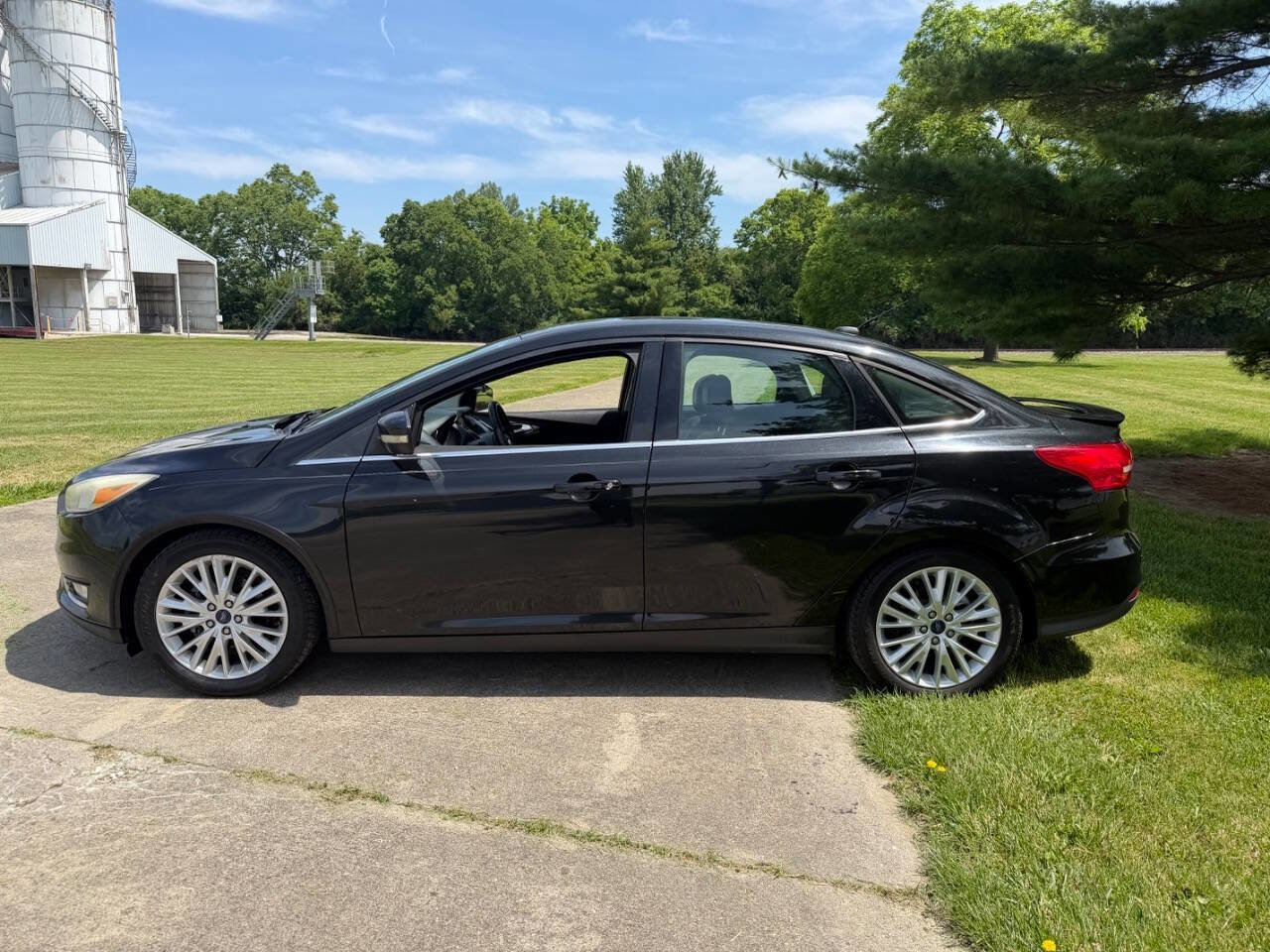 Used 2015 Ford Focus Titanium FWD image 8