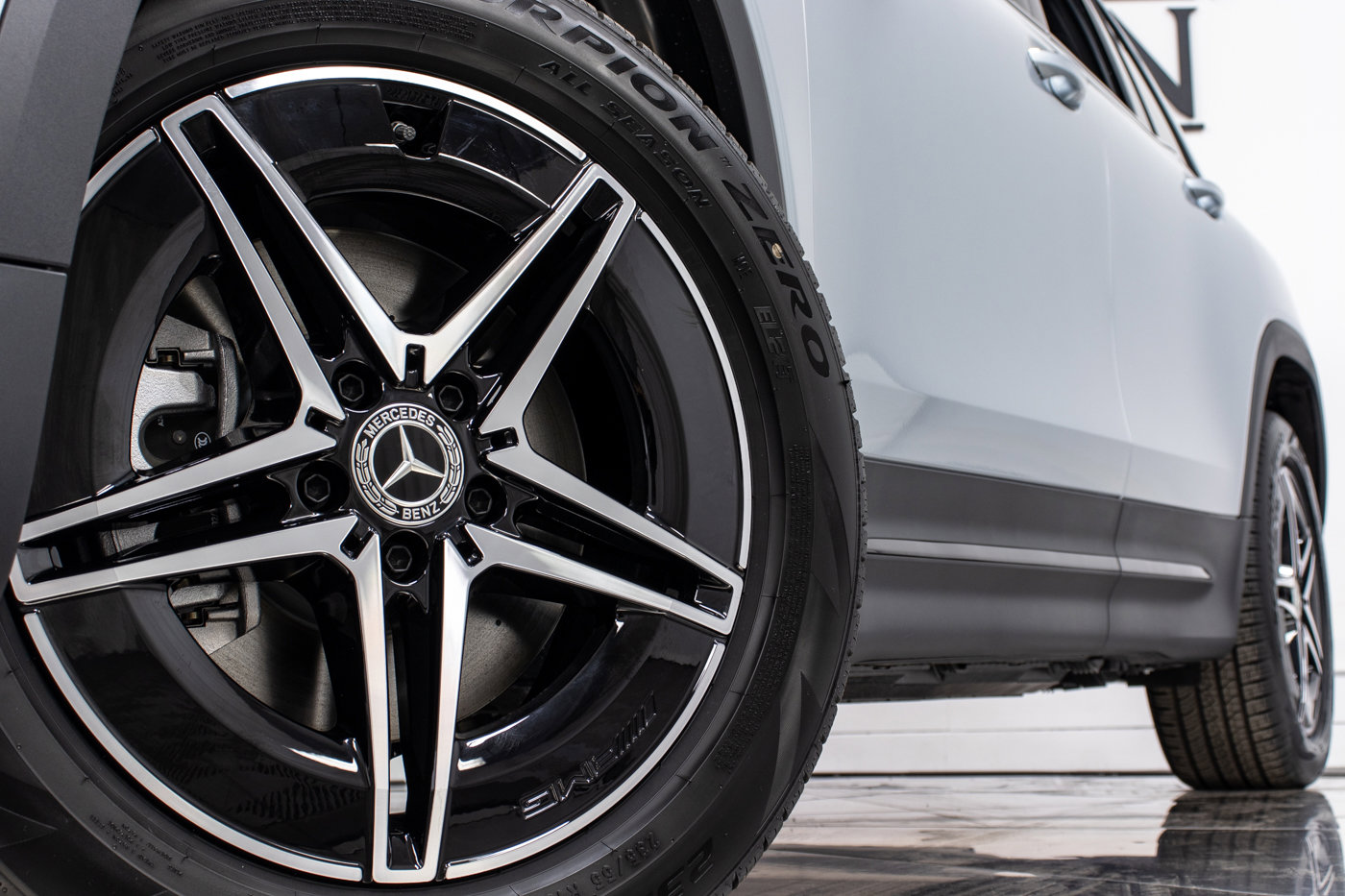 New 2024 Mercedes-Benz EQB 300 4MATIC image 34