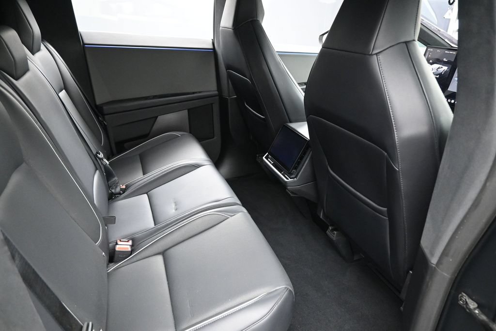 Used 2024 Tesla Cybertruck AWD Crew Cab image 31