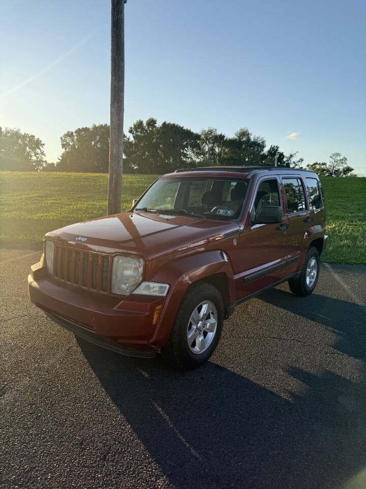 Used 2010 Jeep Liberty Sport w/ Popular Equipment Group AWD/4WD image 3