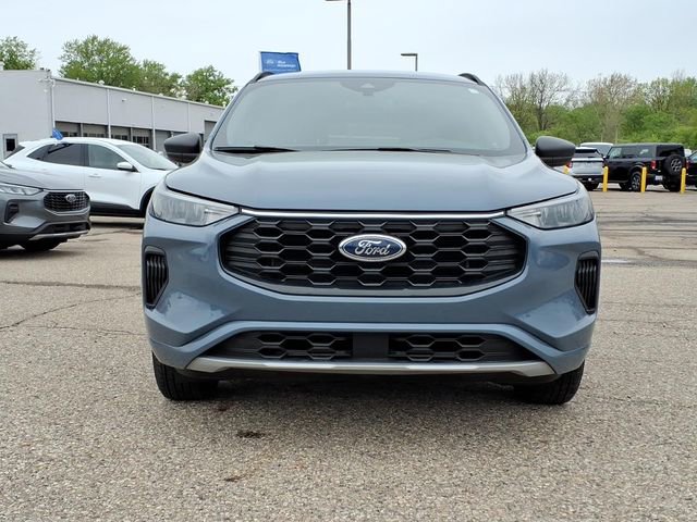 Certified 2024 Ford Escape ST-Line w/ Tech Pack #1 AWD/4WD image 2