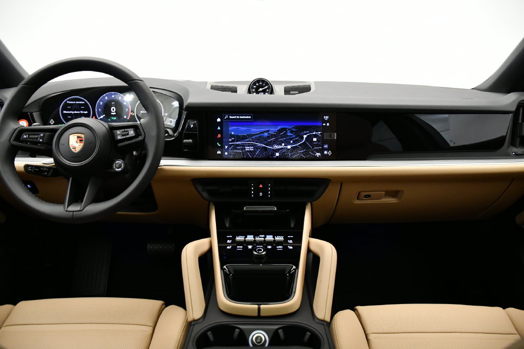 Certified 2025 Porsche Cayenne E-Hybrid Coupe AWD/4WD image 23