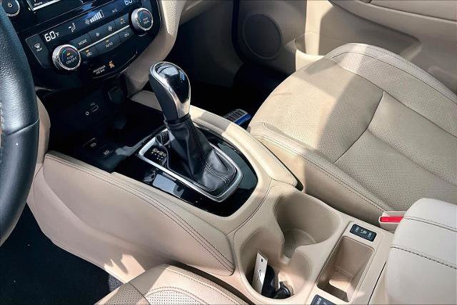 Certified 2019 Nissan Rogue SL w/ Premium Package AWD/4WD image 17
