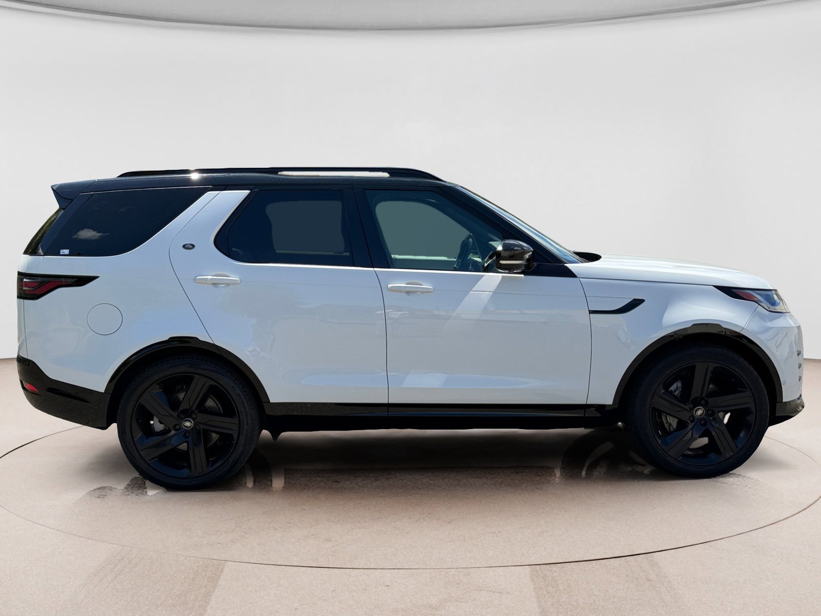 Used 2023 Land Rover Discovery S R-Dynamic AWD/4WD image 6