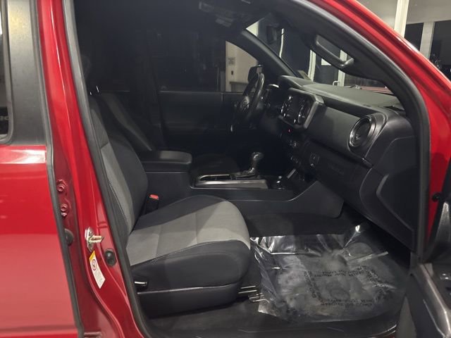 Used 2020 Toyota Tacoma TRD Off-Road w/ Technology Package image 27