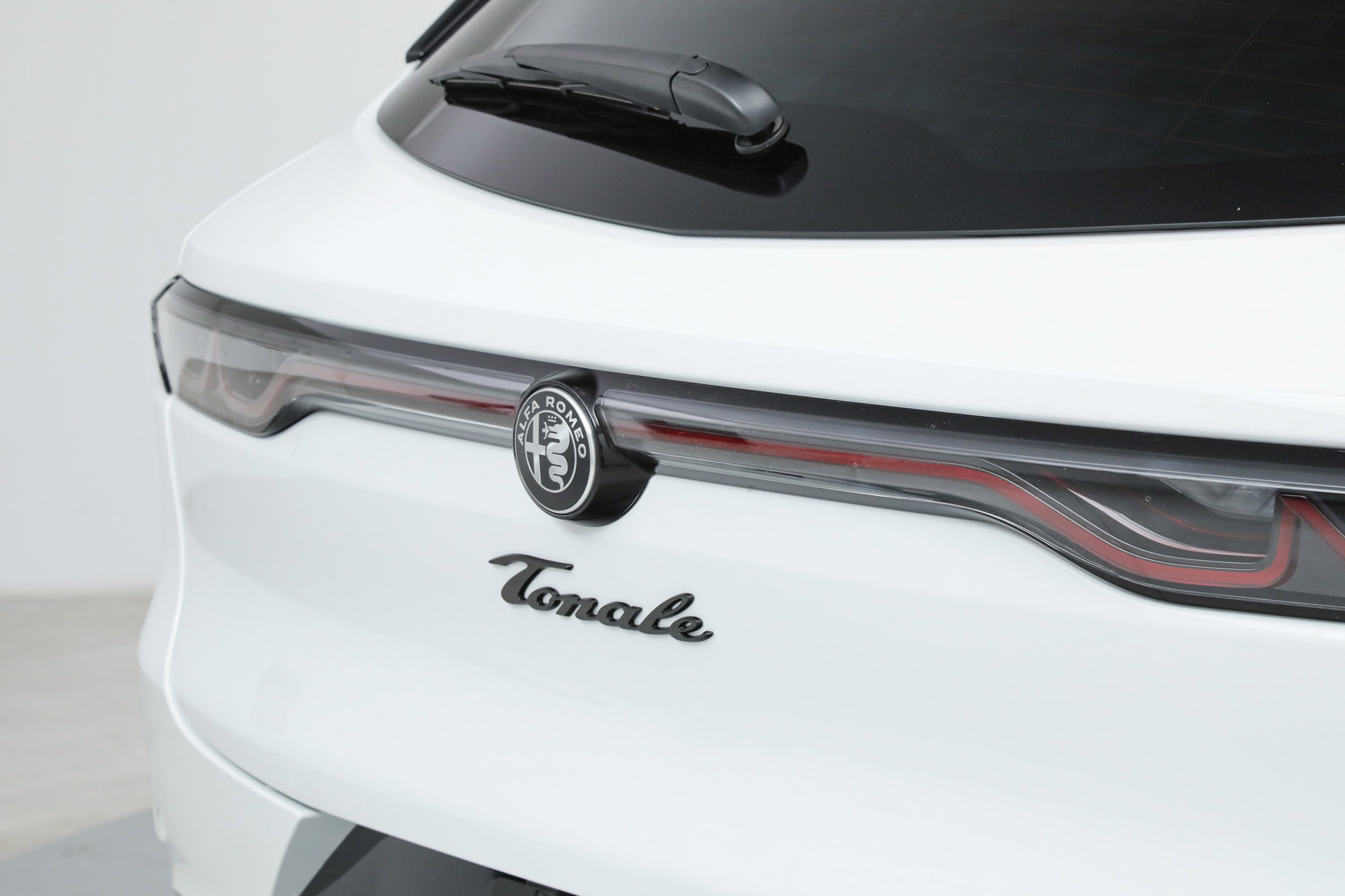 New 2026 Alfa Romeo Tonale Veloce w/ Quick Order Package 23H Volce image 11
