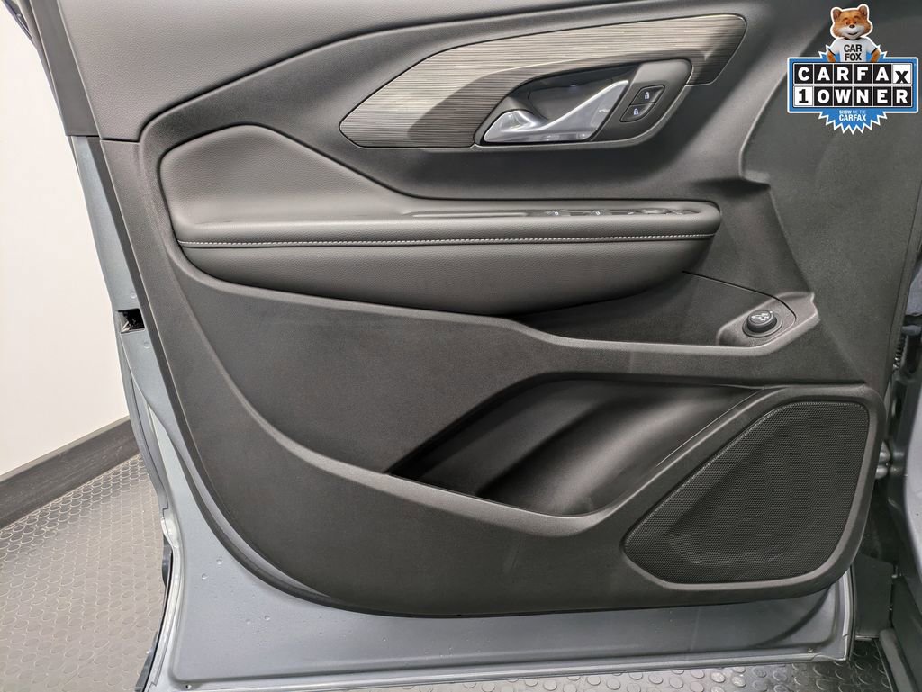 Used 2023 GMC Terrain SLE w/ Driver Convenience Package image 8