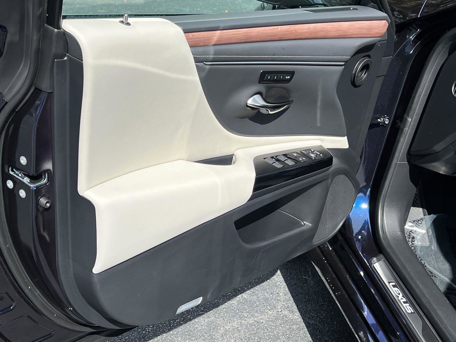 New 2025 Lexus ES 350 w/ Premium Package image 11