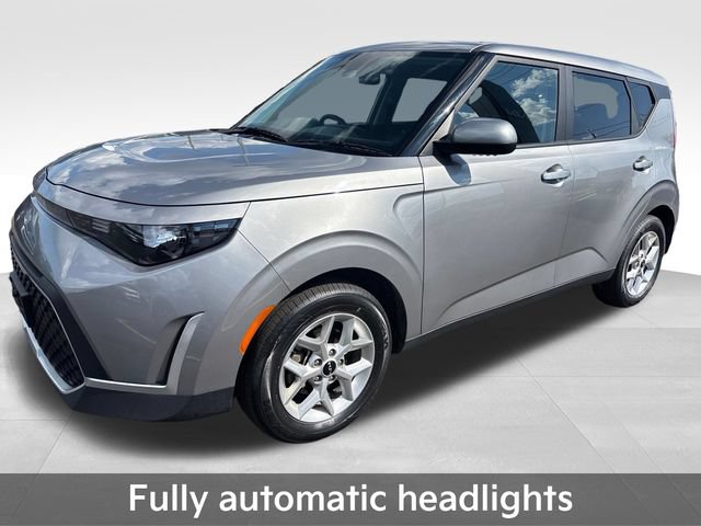 Used 2024 Kia Soul LX w/ Option Group 015 FWD image 10