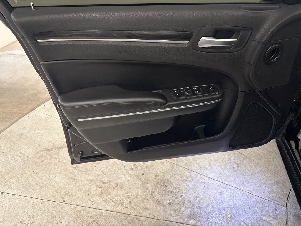 Used 2018 Chrysler 300 Touring w/ Driver Convenience Group RWD image 33