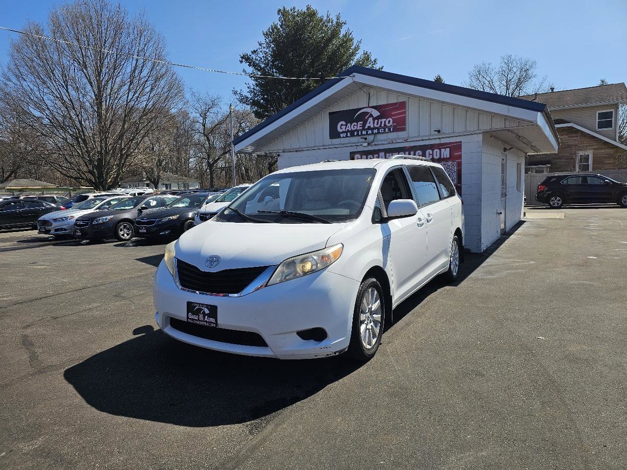 Used 2012 Toyota Sienna LE w/ Towing Pkg image 4