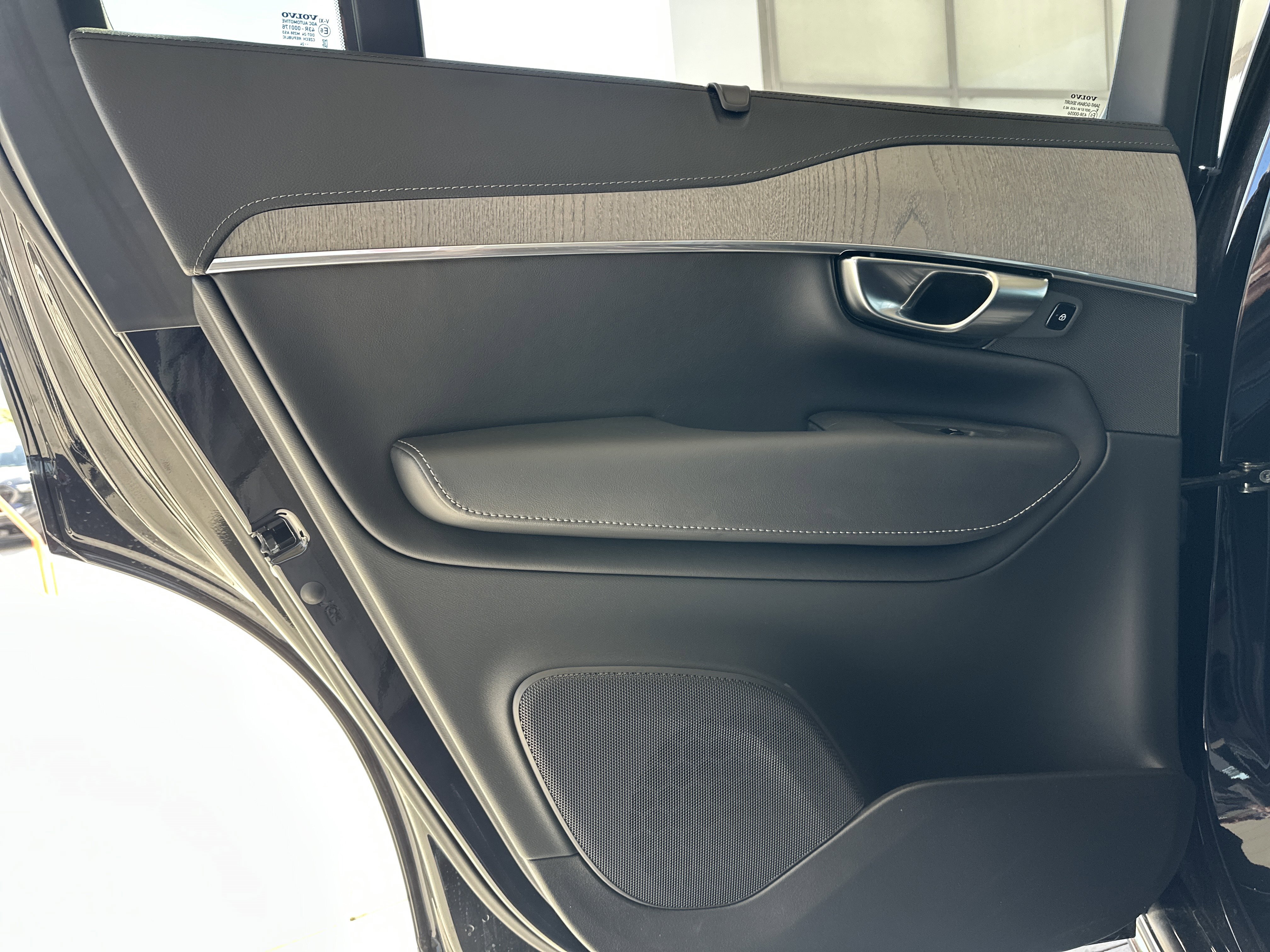 Used 2025 Volvo XC90 B6 Ultra w/ Protection Package Premier image 20