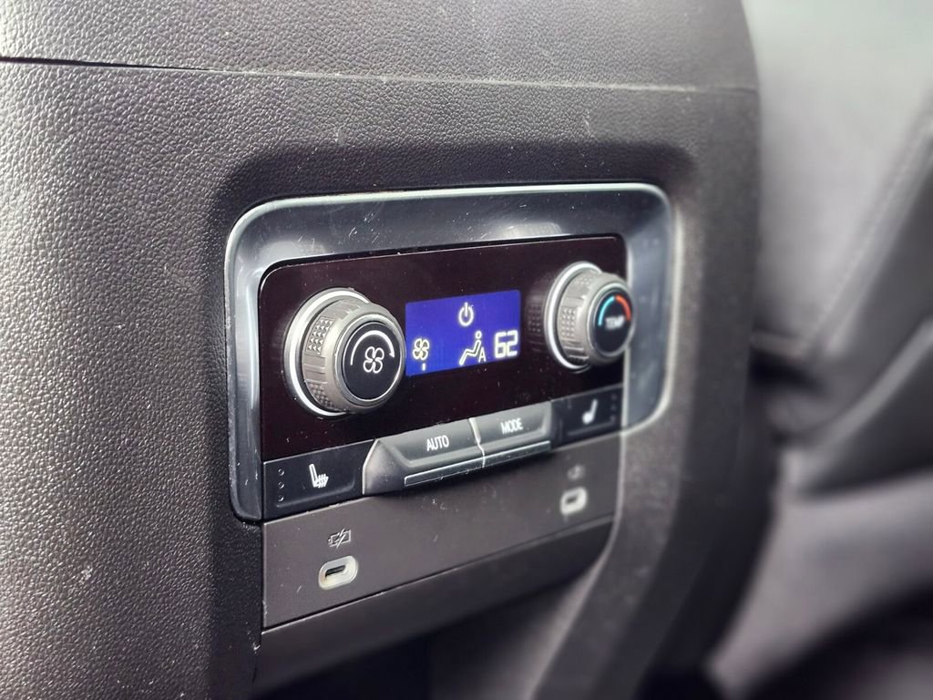 Used 2024 Chevrolet Suburban RST w/ Luxury Package image 15