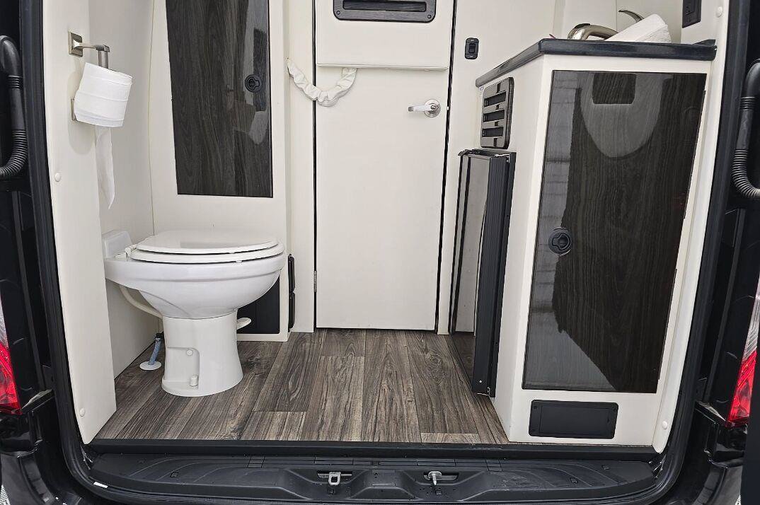 Used 2023 Mercedes-Benz Sprinter 3500 image 5