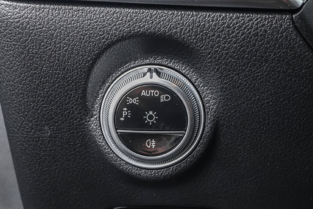 Used 2025 Mercedes-Benz C 300 4MATIC Sedan image 19