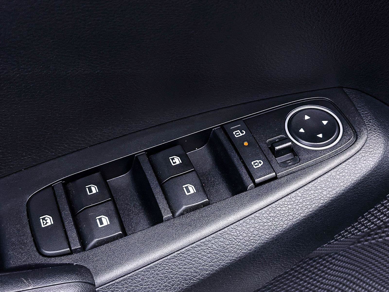 Used 2025 Kia Seltos LX AWD/4WD image 17