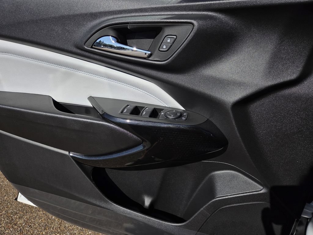 New 2026 Chevrolet Trax LT FWD image 17