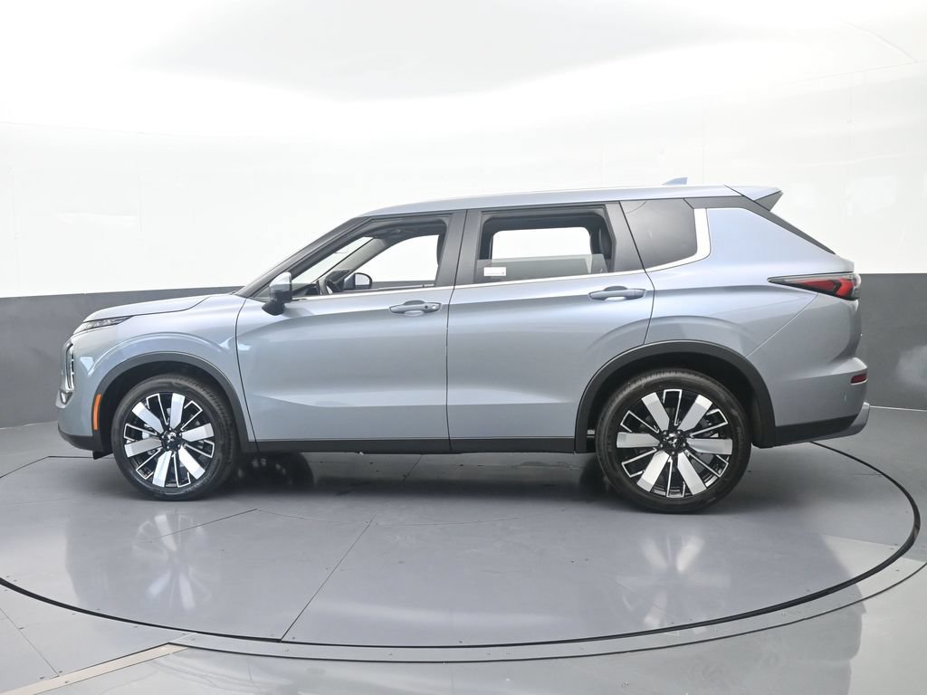 New 2026 Mitsubishi Outlander SE FWD image 3