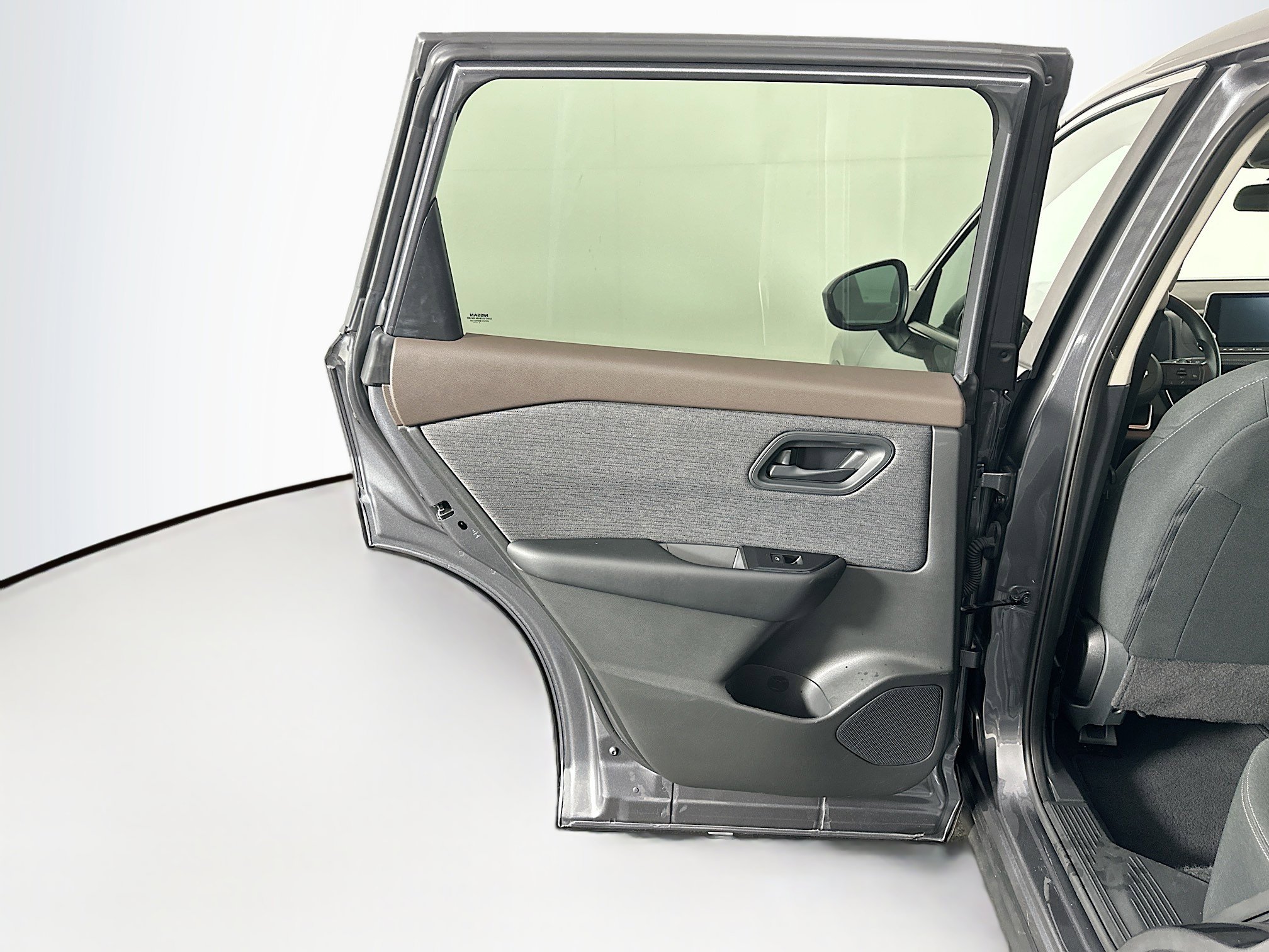 Used 2023 Nissan Rogue S image 25