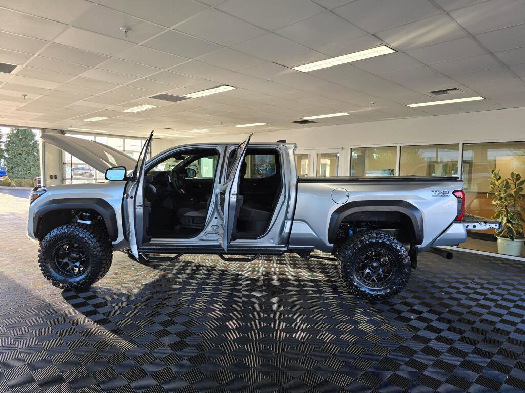 Used 2024 Toyota Tacoma TRD Off-Road image 18