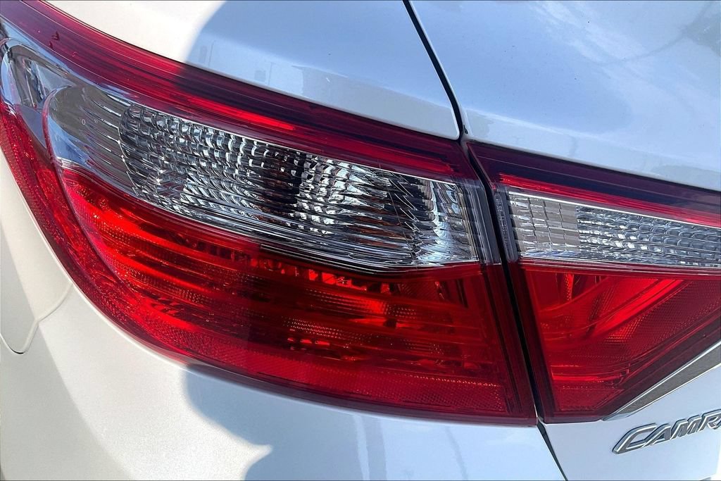 Used 2015 Toyota Camry XLE w/ Moonroof Package FWD image 30