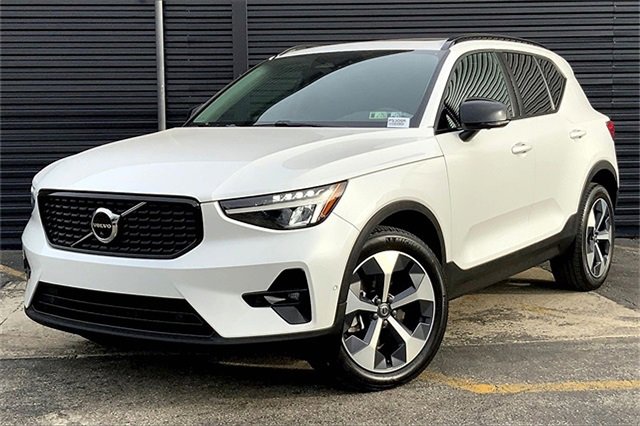 Used 2023 Volvo XC40 B5 Plus w/ Driver Assist Package