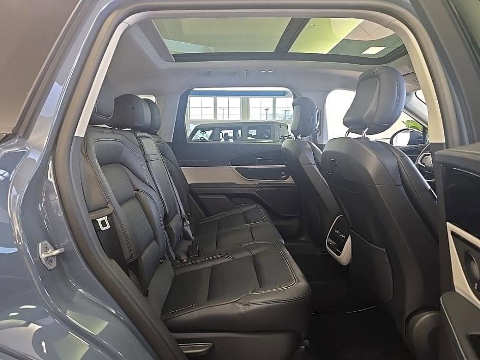 Used 2025 Lincoln Nautilus Reserve image 38