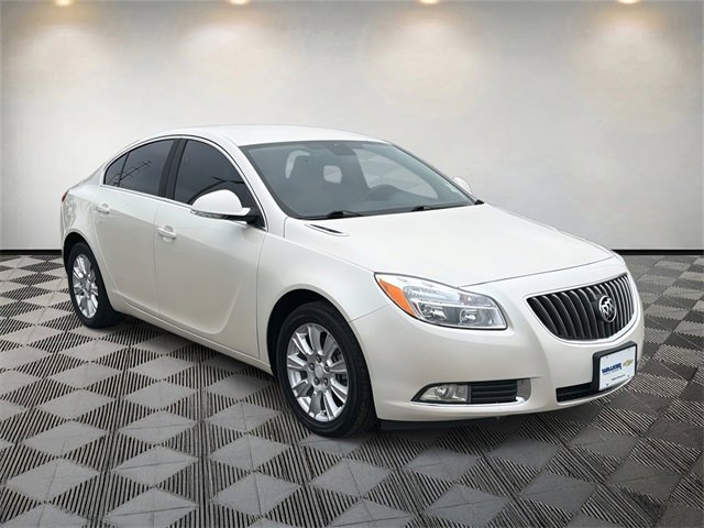 Used 2013 Buick Regal Leather image 3