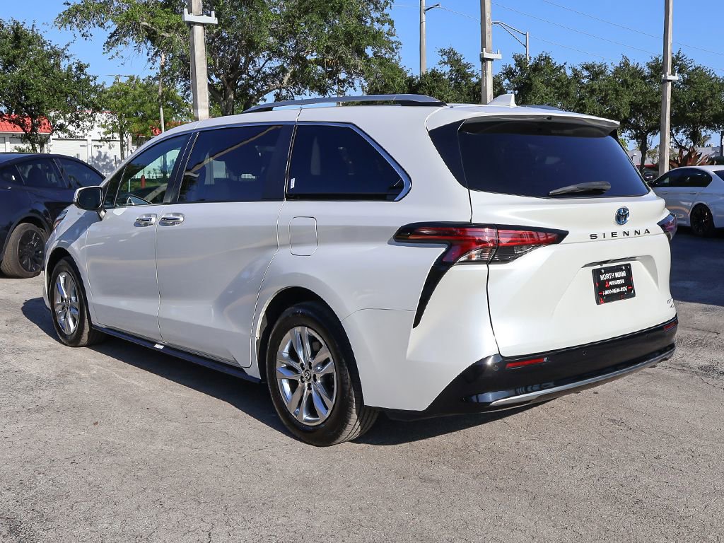 Used 2023 Toyota Sienna Limited FWD image 12