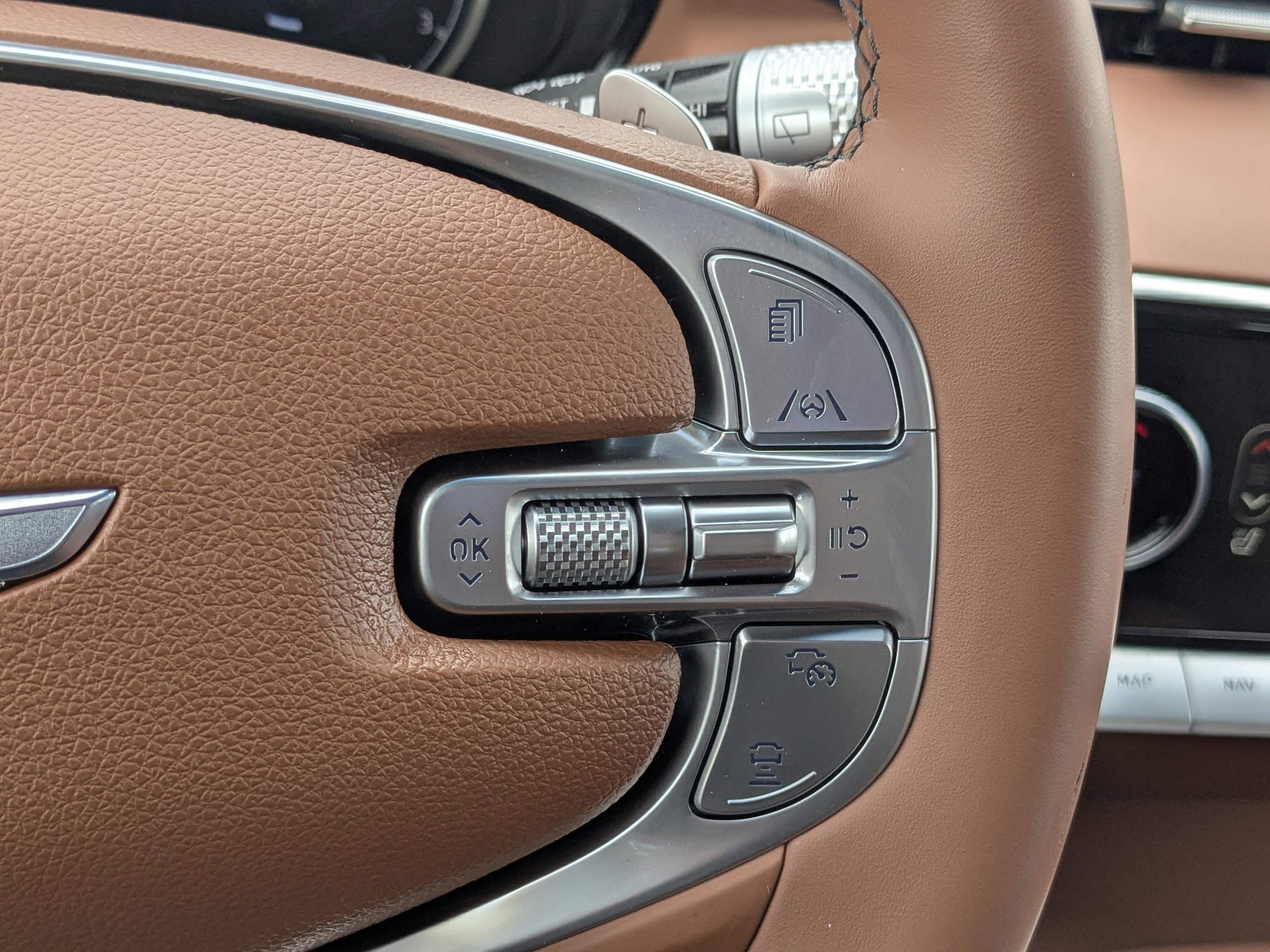 Used 2024 Genesis GV70 2.5T w/ Advanced Package image 34