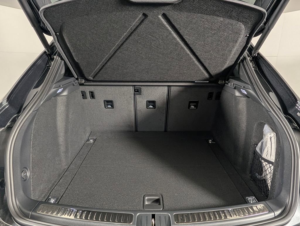 New 2026 Porsche Macan image 17