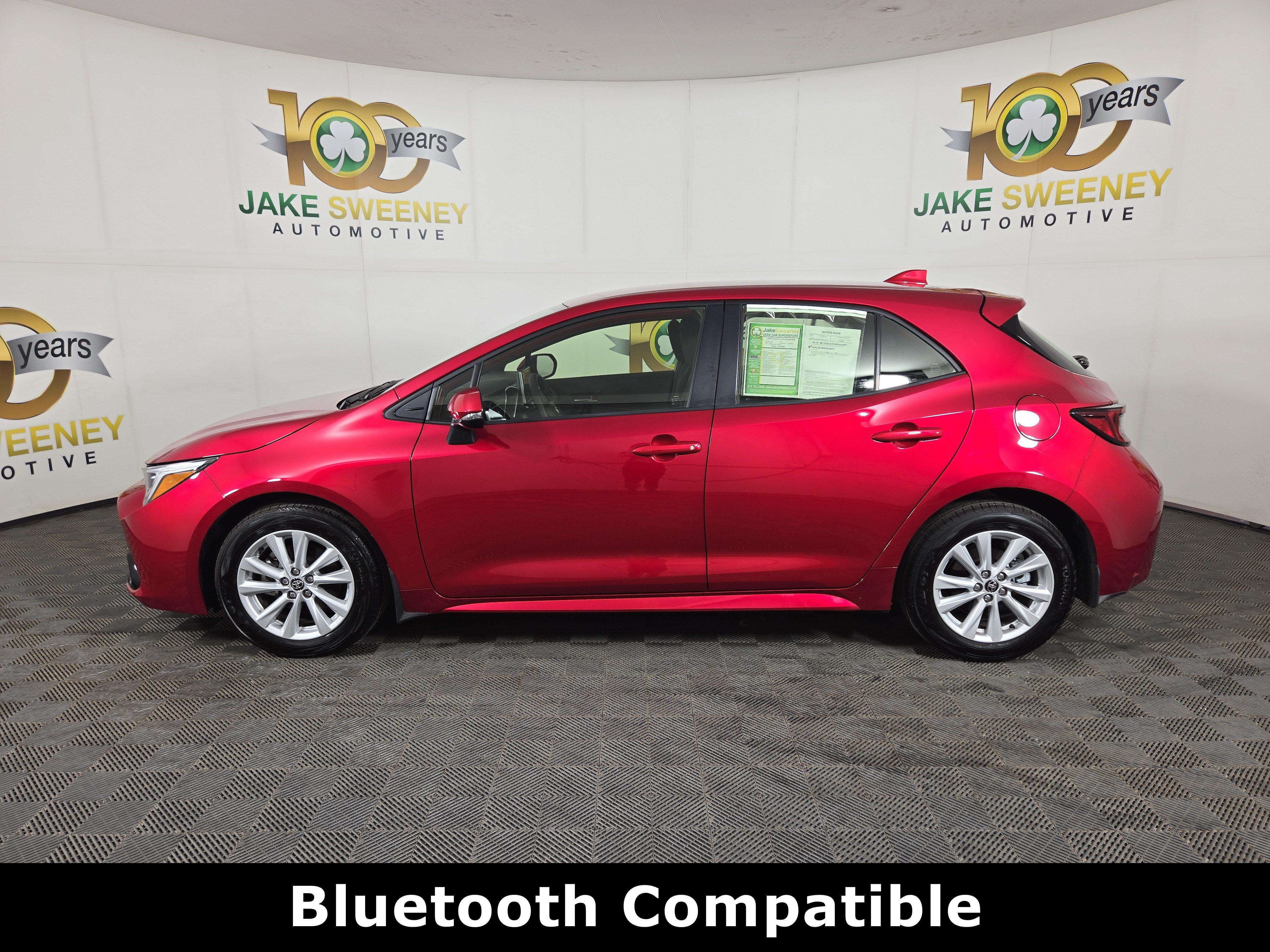 Used 2025 Toyota Corolla SE w/ SE Package FWD image 4