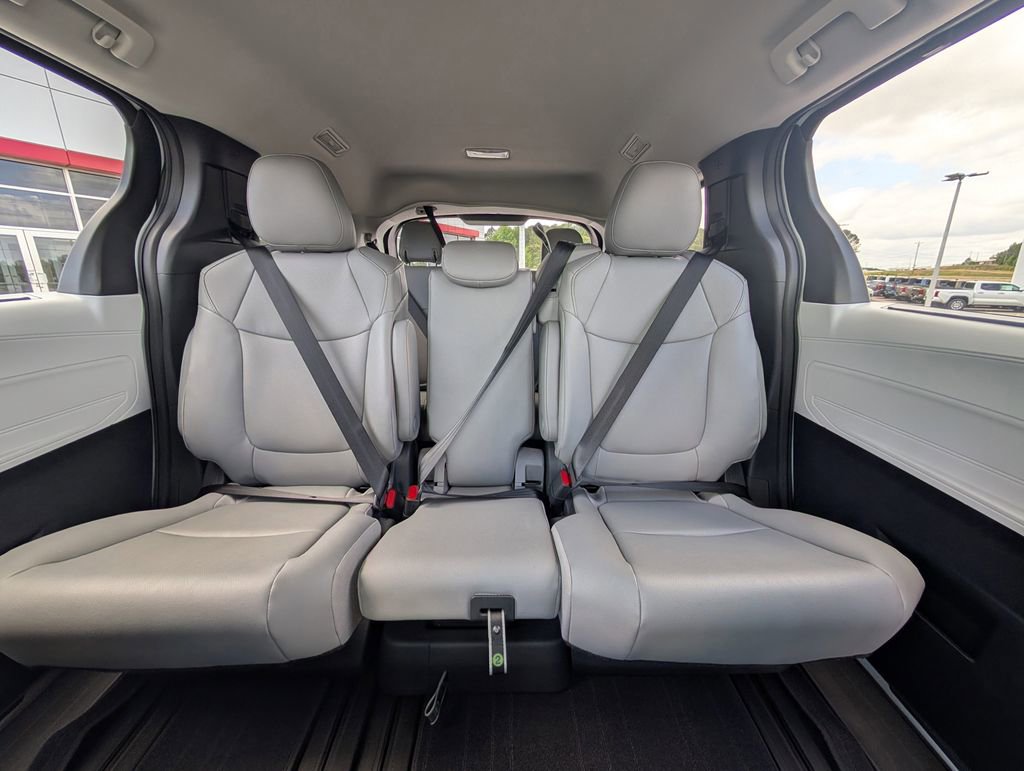 New 2026 Toyota Sienna XLE FWD image 23