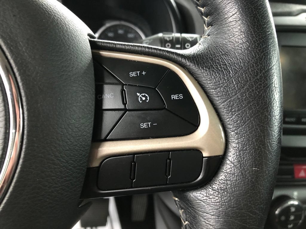 Used 2015 Jeep Renegade Limited AWD/4WD image 19