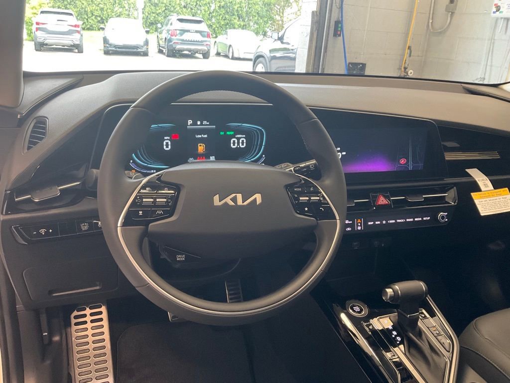 Certified 2025 Kia Niro EX Touring image 14