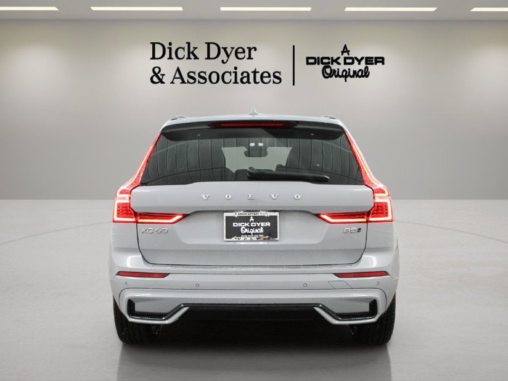 Used 2024 Volvo XC60 B5 Core w/ Protection Package Premier AWD/4WD image 9