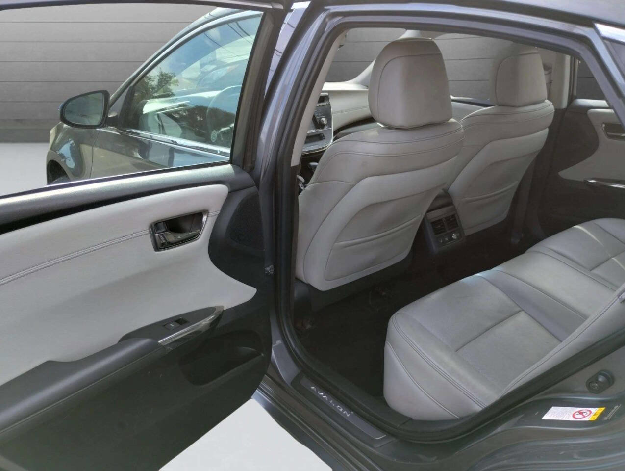 Used 2018 Toyota Avalon Limited w/ All Weather Liner Package image 15