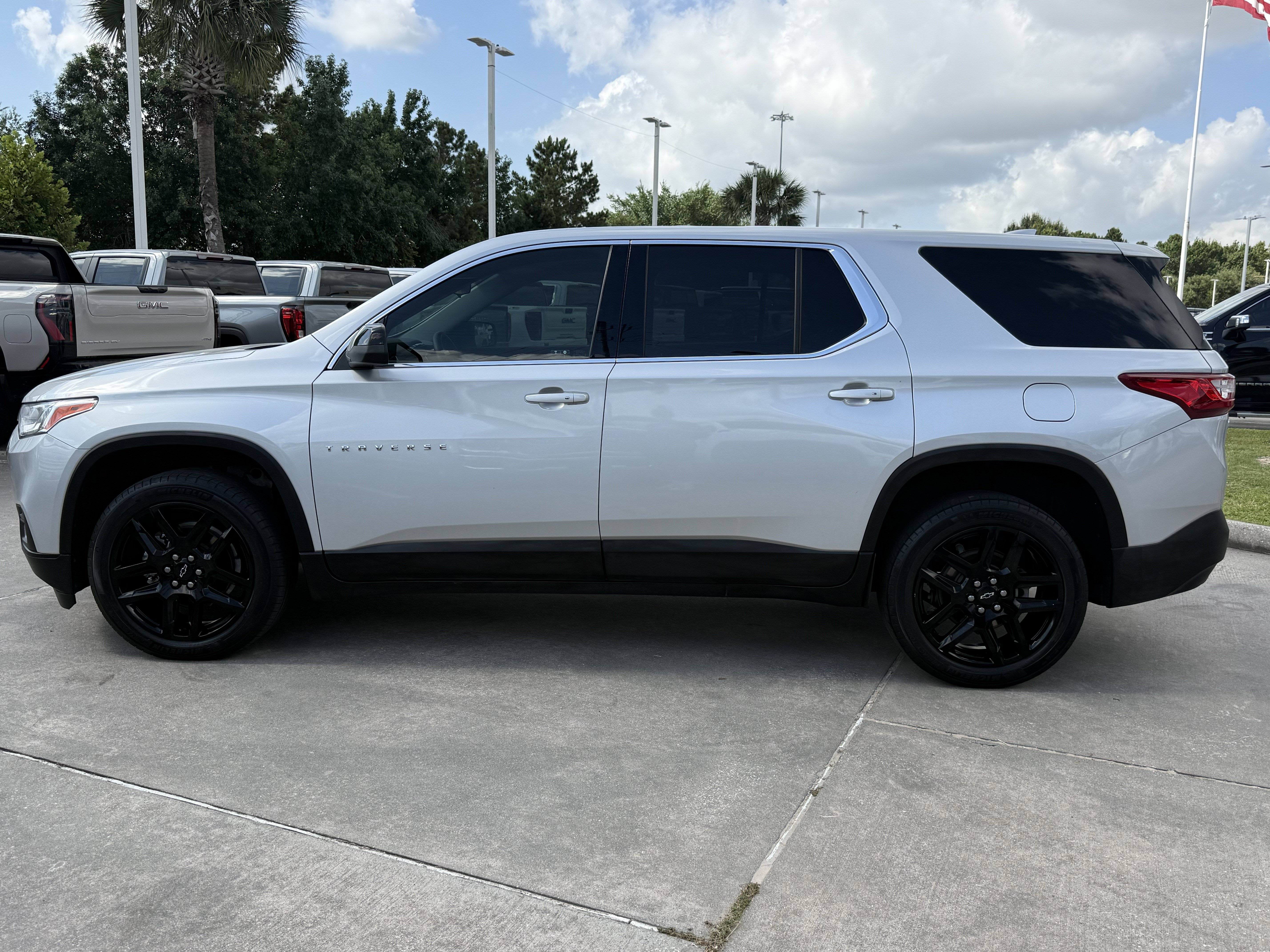 Used 2021 Chevrolet Traverse LS w/ LPO, Floor Liner Package FWD image 8