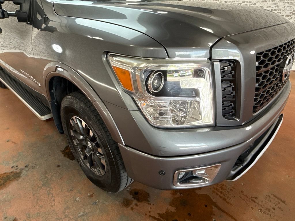 Used 2019 Nissan Titan PRO-4X w/ Pro-4x Convenience Package AWD/4WD image 9