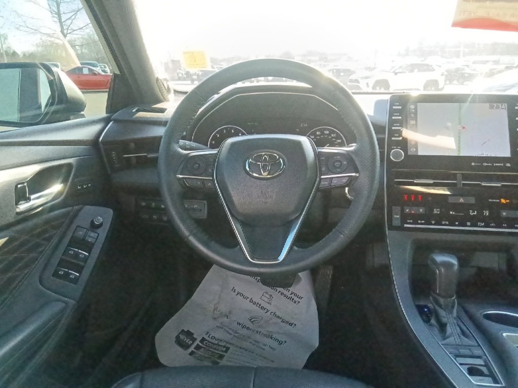 Used 2021 Toyota Avalon Limited image 27