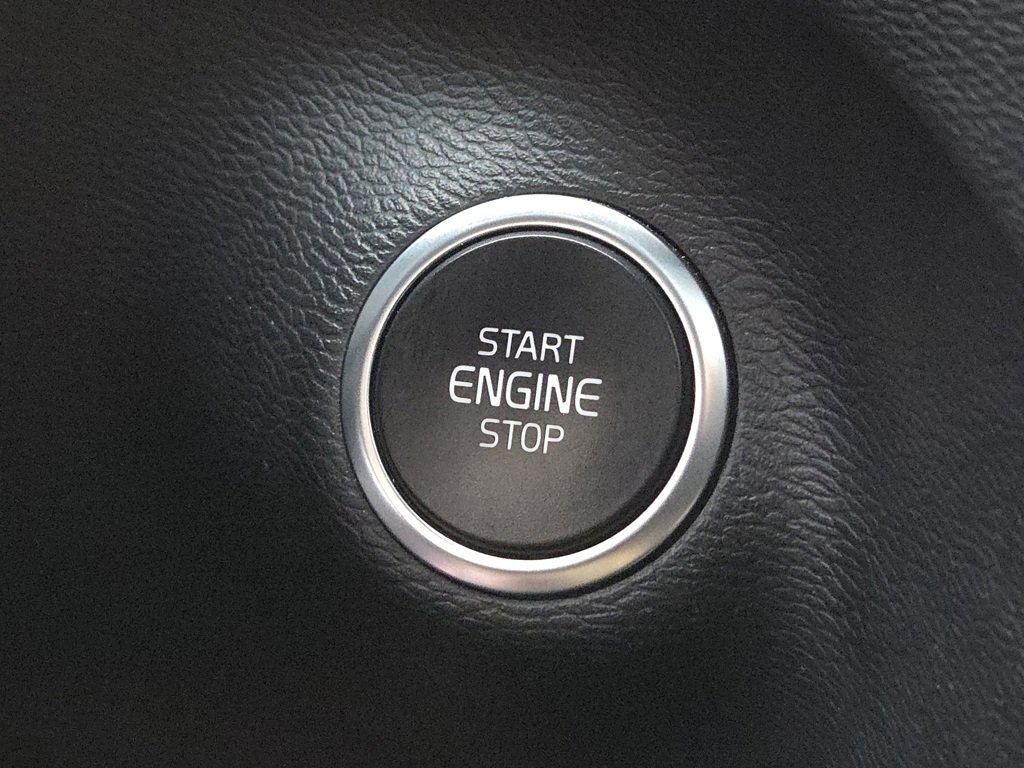 Used 2019 Volvo XC40 T5 R-Design image 18