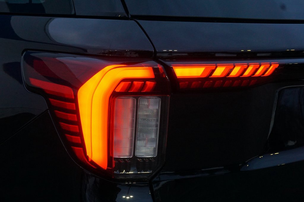 Used 2025 Ford Explorer Platinum w/ Ultimate Package image 39