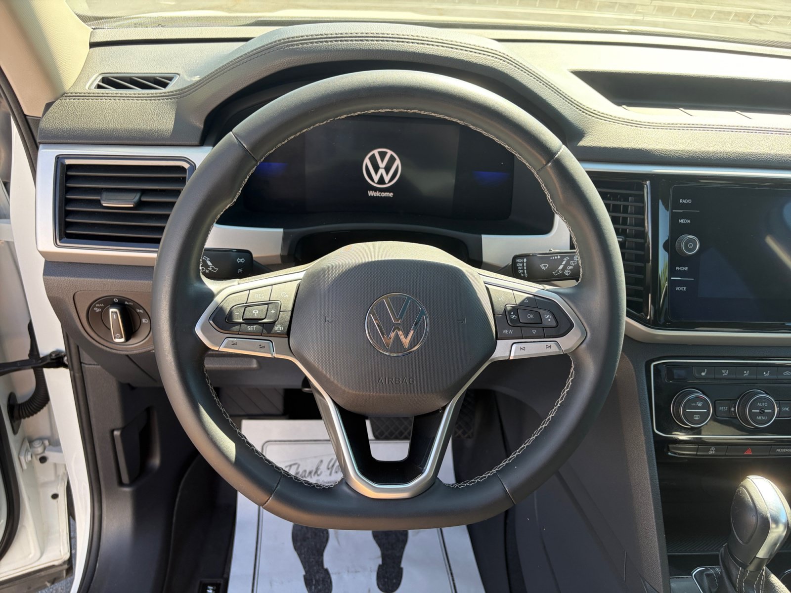 Used 2022 Volkswagen Atlas SE w/ Panoramic Sunroof Package FWD image 9