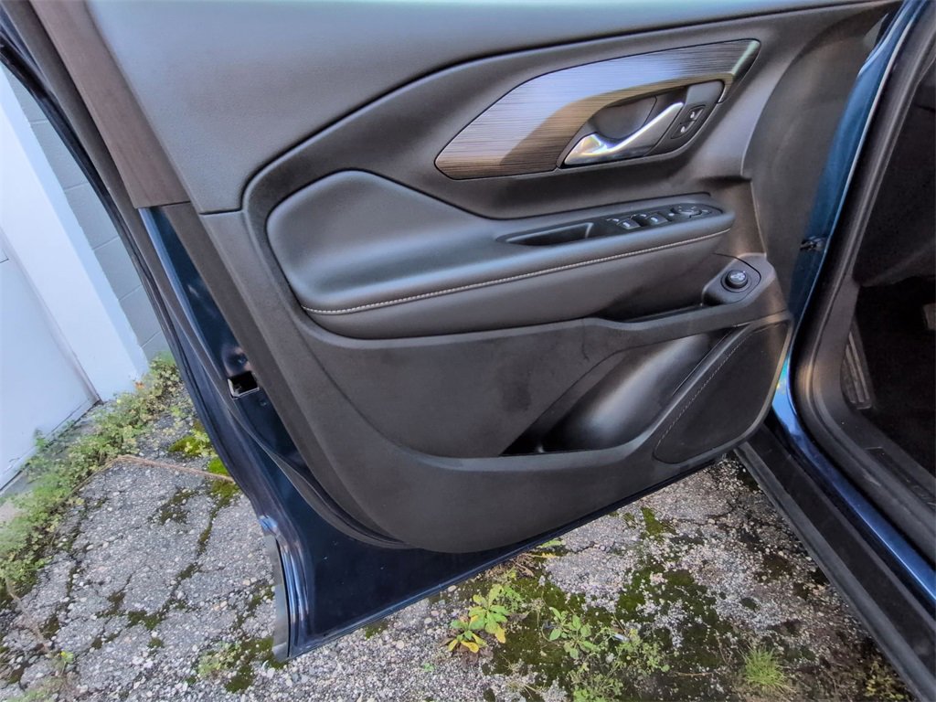 Used 2023 GMC Terrain SLE w/ Driver Convenience Package image 22