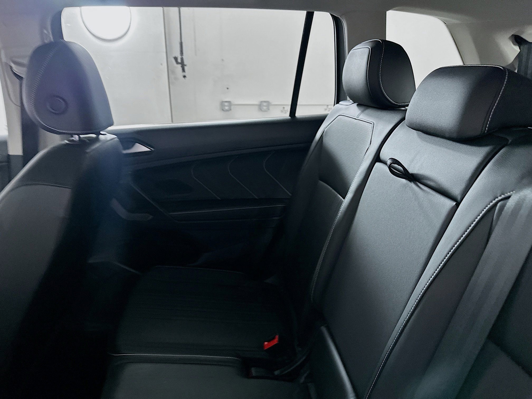 Used 2022 Volkswagen Tiguan SE w/ Panoramic Sunroof Package image 27