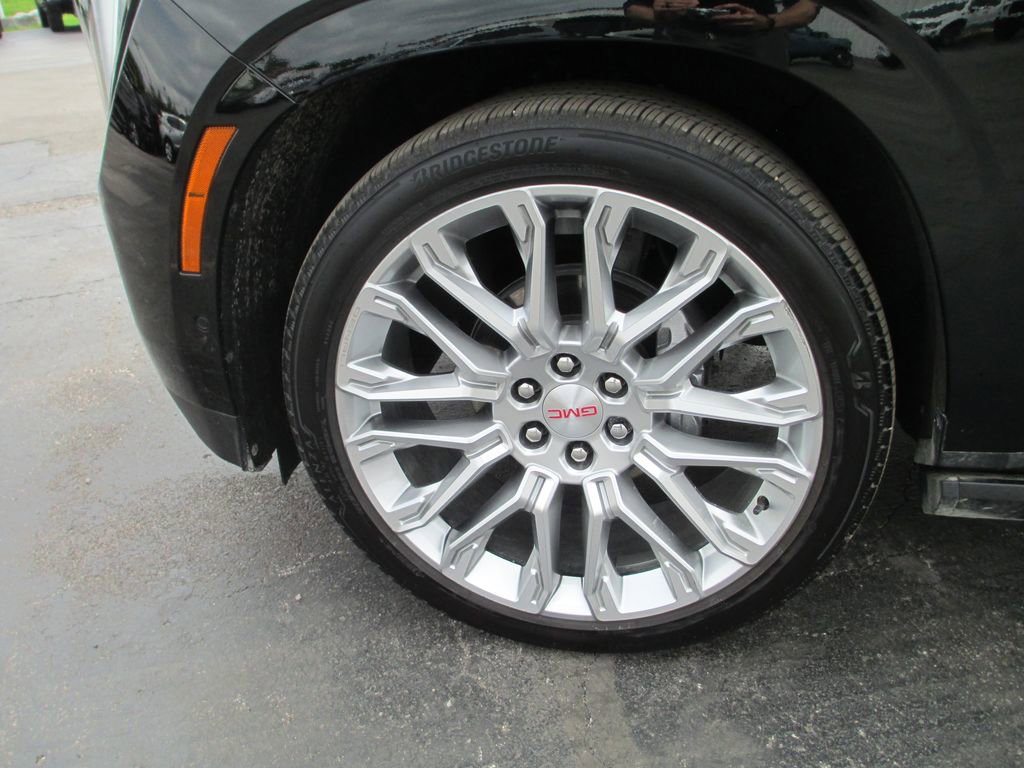 Used 2026 GMC Yukon Denali w/ Denali Reserve Package AWD/4WD image 14