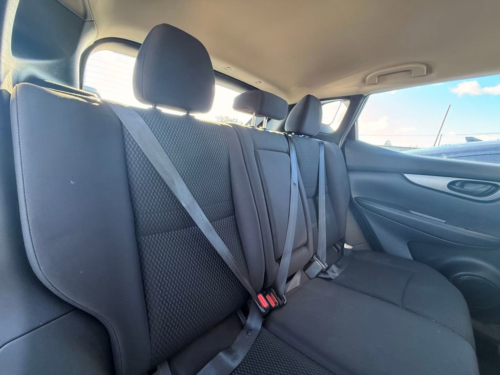 Used 2018 Nissan Rogue Sport S image 15