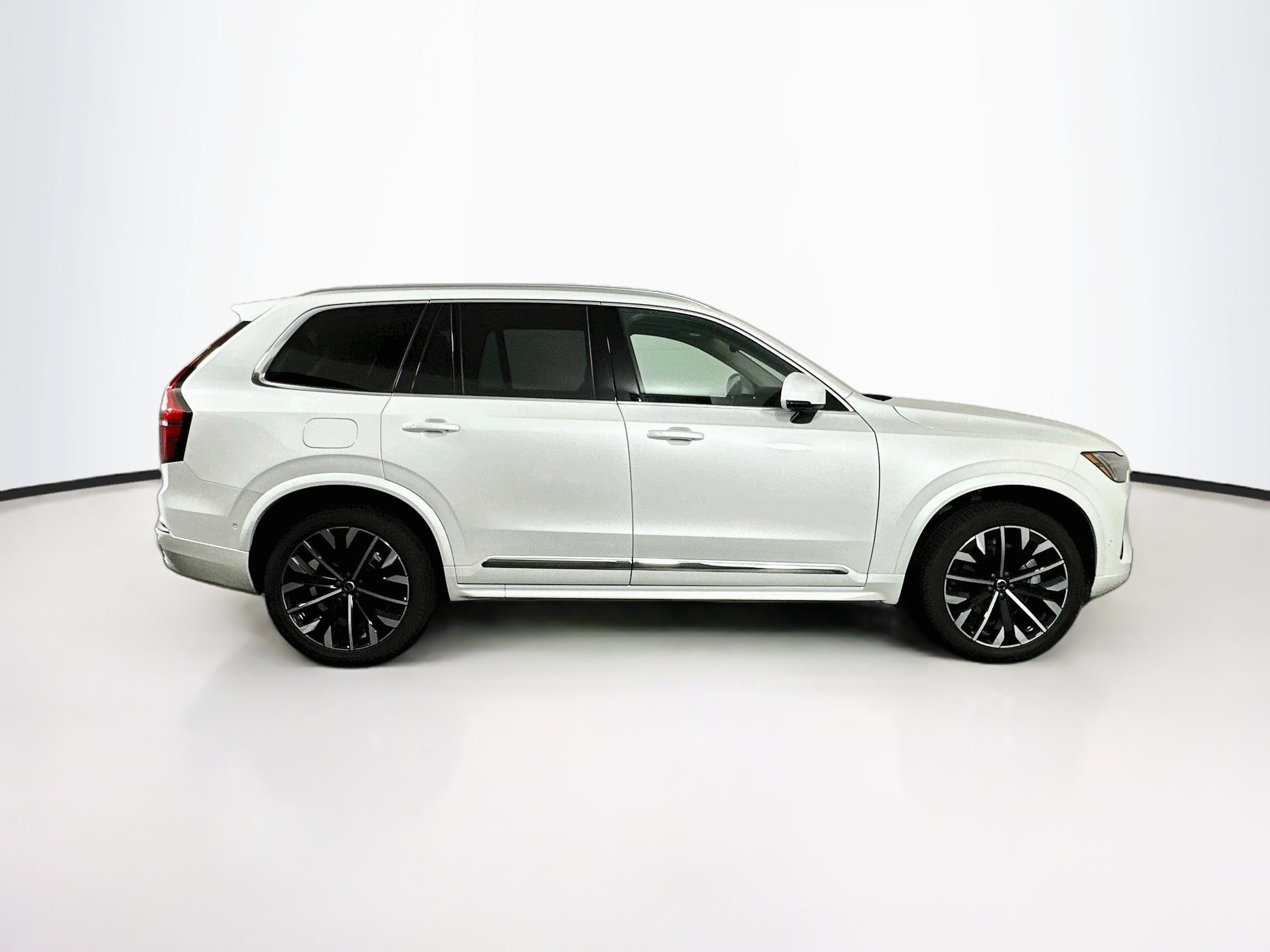Used 2025 Volvo XC90 B5 Plus AWD/4WD image 10